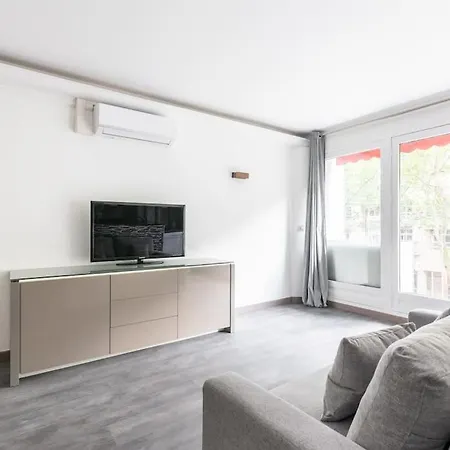 Apartment Ensoleille Buttes Chaumont - Iii